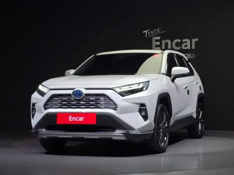 2023 Toyota RAV4 с пробегом 23 732 км