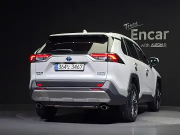 2023 Toyota RAV4 с пробегом 23 732 км