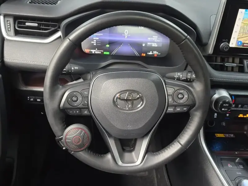 2023 Toyota RAV4 с пробегом 33 877 км