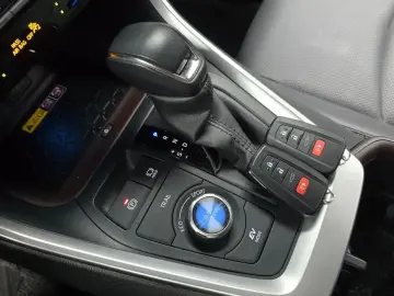 2023 Toyota RAV4 с пробегом 23 732 км