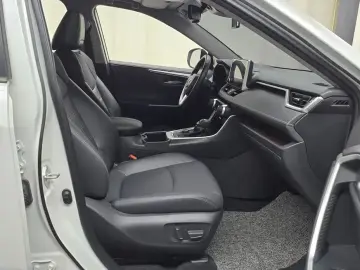 2023 Toyota RAV4 с пробегом 23 732 км