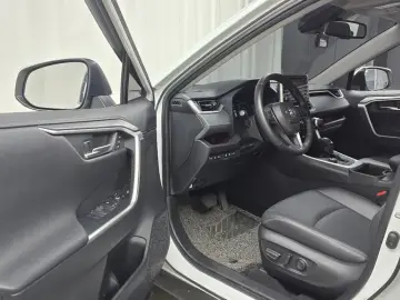 2023 Toyota RAV4 с пробегом 23 732 км