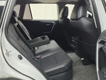 2023 Toyota RAV4 с пробегом 23 732 км