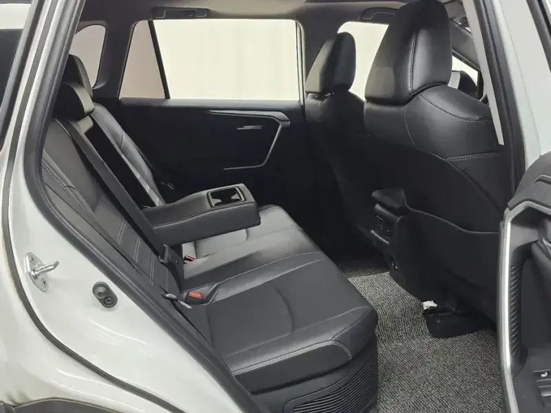 2023 Toyota RAV4 с пробегом 23 732 км