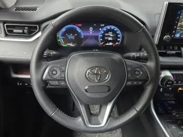 2023 Toyota RAV4 с пробегом 23 732 км