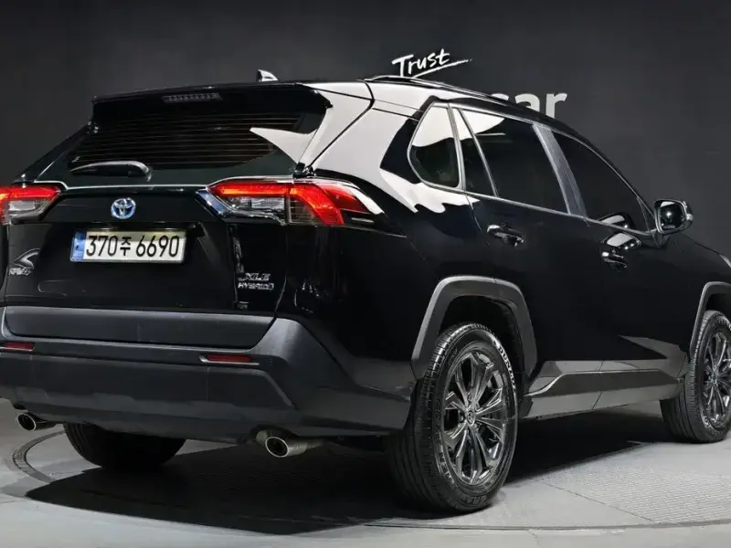 2023 Toyota RAV4 с пробегом 31 351 км