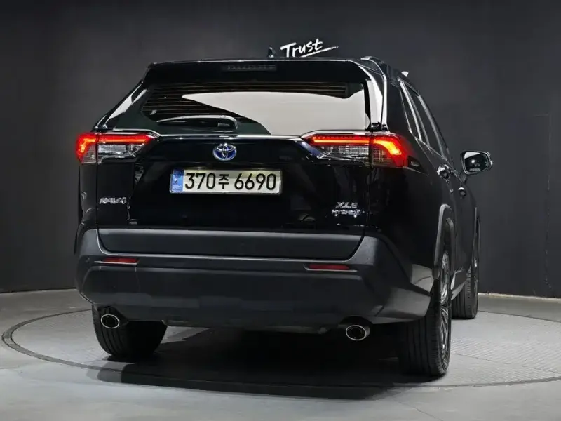 2023 Toyota RAV4 с пробегом 31 351 км