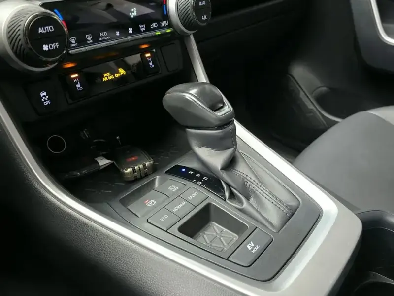 2023 Toyota RAV4 с пробегом 31 351 км