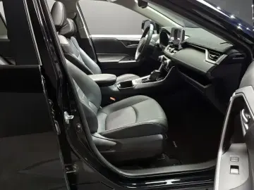 2023 Toyota RAV4 с пробегом 31 351 км