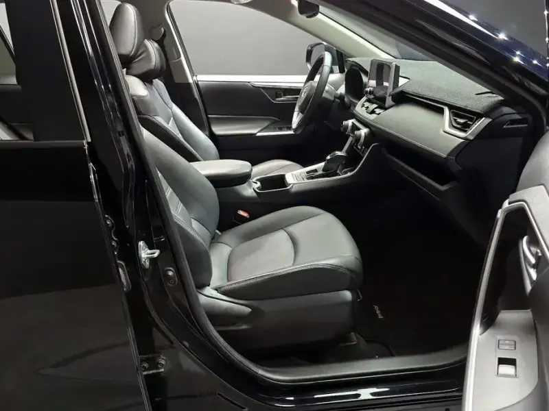 2023 Toyota RAV4 с пробегом 31 351 км