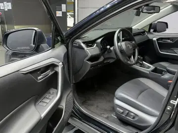 2023 Toyota RAV4 с пробегом 31 351 км