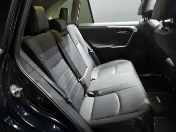2023 Toyota RAV4 с пробегом 31 351 км
