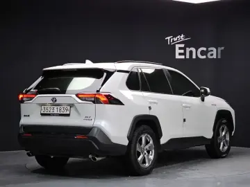 2021 Toyota RAV4 с пробегом 67 484 км