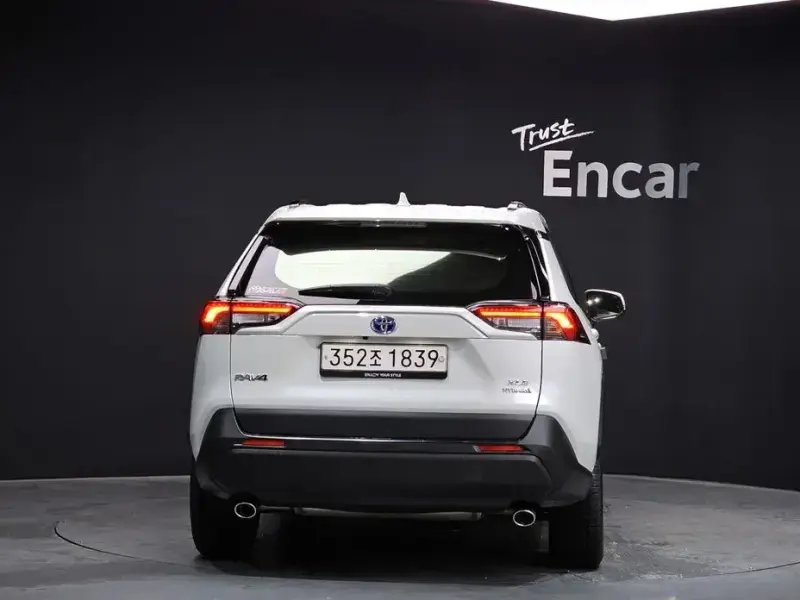 2021 Toyota RAV4 с пробегом 67 484 км