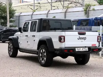 2021 Jeep Gladiator с пробегом 142 320 км