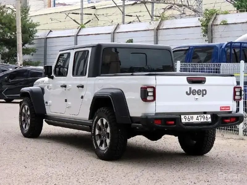 2021 Jeep Gladiator с пробегом 142 320 км