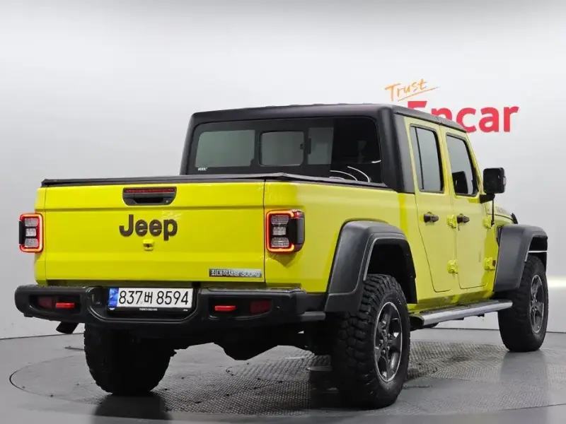 2023 Jeep Gladiator с пробегом 23 740 км