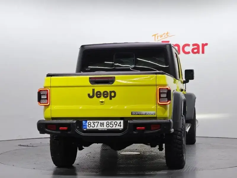 2023 Jeep Gladiator с пробегом 23 740 км