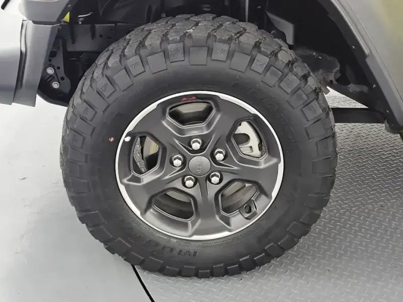 2023 Jeep Gladiator с пробегом 23 740 км