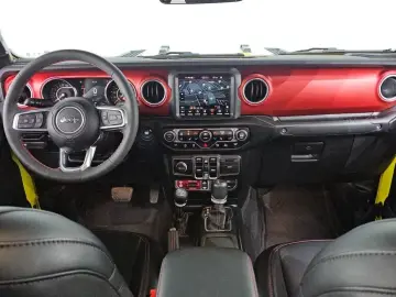 2023 Jeep Gladiator с пробегом 23 740 км