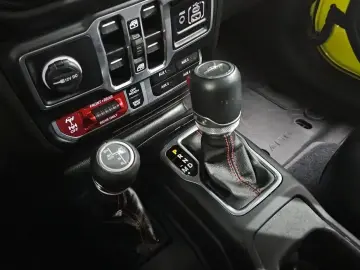 2023 Jeep Gladiator с пробегом 23 740 км