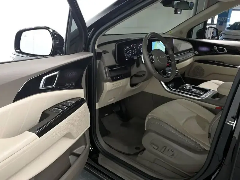2022 Kia Carnival с пробегом 141 300 км
