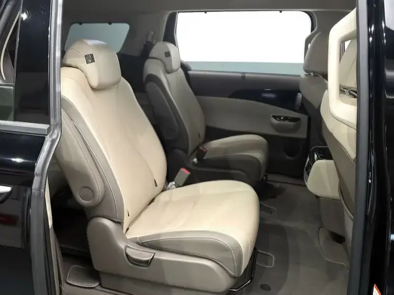 2022 Kia Carnival с пробегом 141 300 км