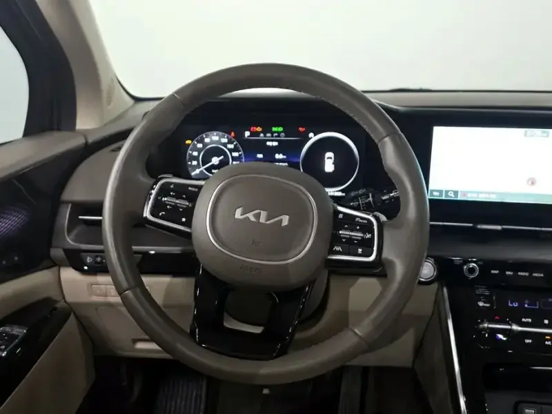 2022 Kia Carnival с пробегом 141 300 км