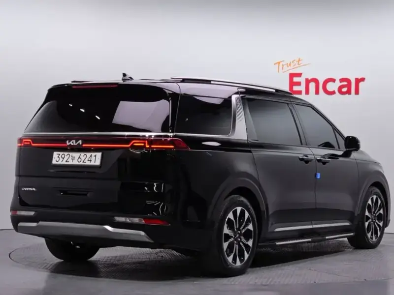 2023 Kia Carnival с пробегом 84 562 км