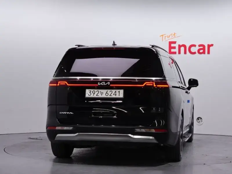2023 Kia Carnival с пробегом 84 562 км