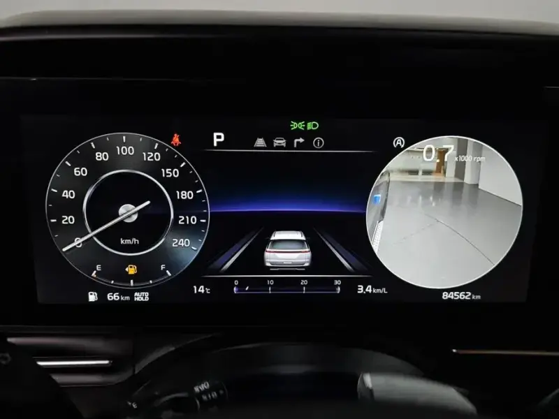 2023 Kia Carnival с пробегом 84 562 км