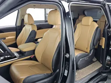 2023 Kia Carnival с пробегом 84 562 км