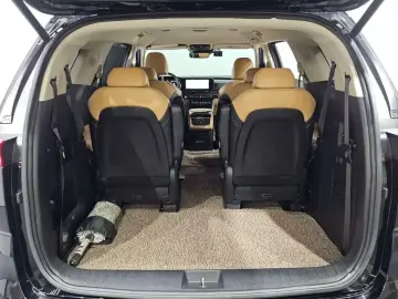 2023 Kia Carnival с пробегом 84 562 км