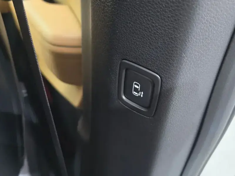 2023 Kia Carnival с пробегом 60 779 км