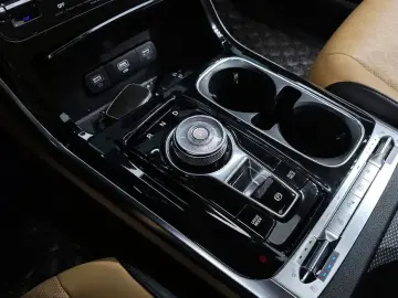 2023 Kia Carnival с пробегом 83 260 км