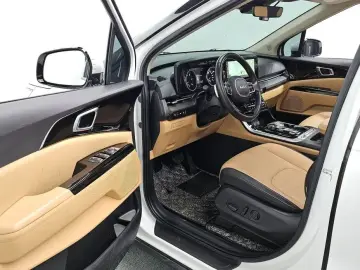2023 Kia Carnival с пробегом 83 260 км