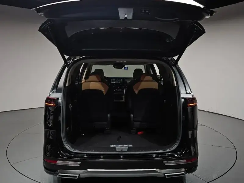 2022 Kia Carnival с пробегом 106 280 км