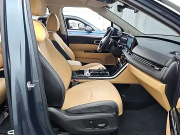 2022 Kia Carnival с пробегом 83 678 км