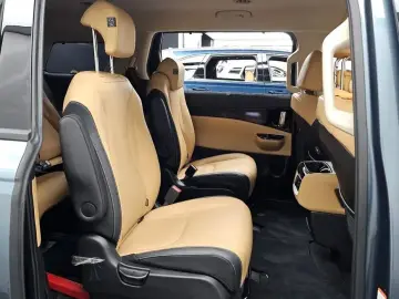 2022 Kia Carnival с пробегом 83 678 км