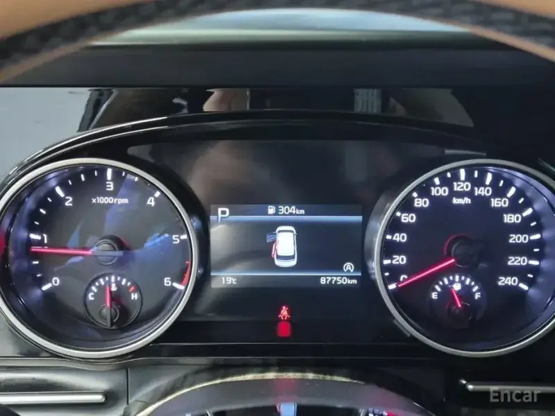 2023 Kia Carnival с пробегом 87 744 км