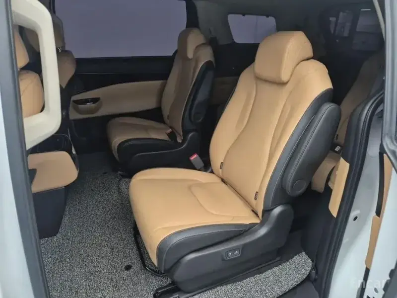 2023 Kia Carnival с пробегом 87 744 км