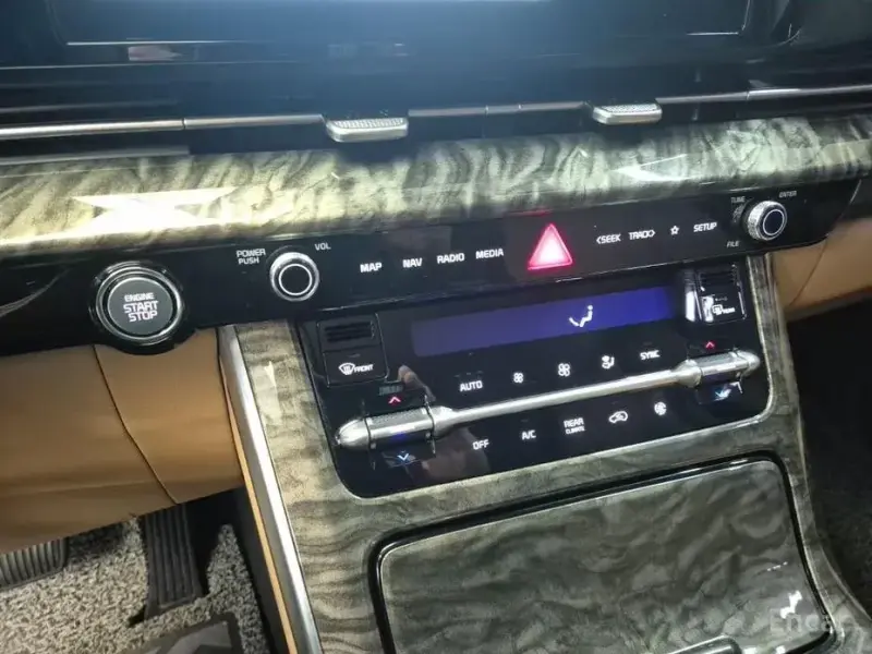 2023 Kia Carnival с пробегом 87 744 км