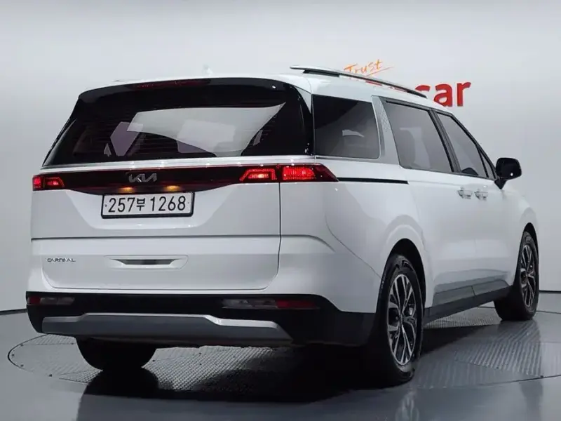 2022 Kia Carnival с пробегом 82 246 км