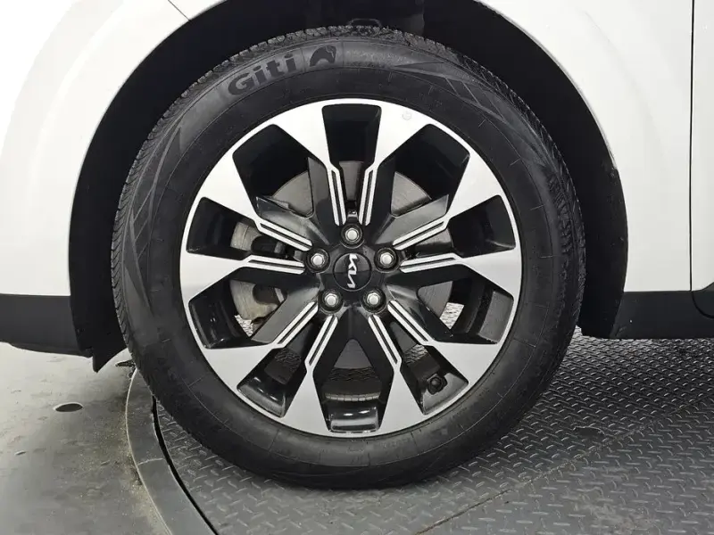 2023 Kia Carnival с пробегом 57 886 км
