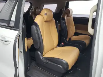 2022 Kia Carnival с пробегом 82 246 км