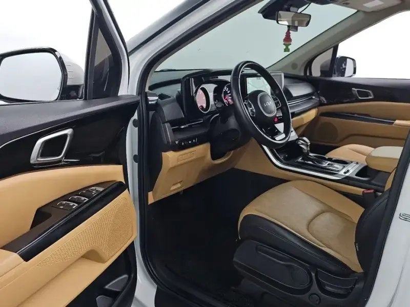 2023 Kia Carnival с пробегом 57 886 км