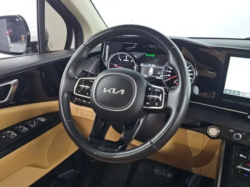 2023 Kia Carnival с пробегом 57 886 км