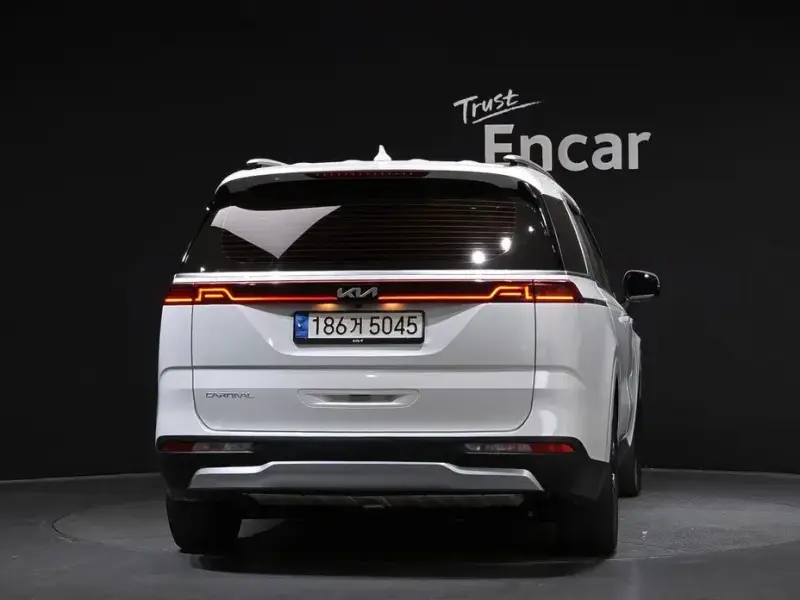 2023 Kia Carnival с пробегом 49 596 км