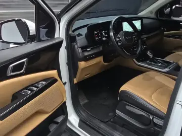 2023 Kia Carnival с пробегом 49 596 км
