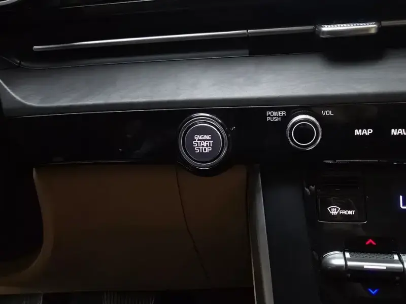 2023 Kia Carnival с пробегом 49 596 км